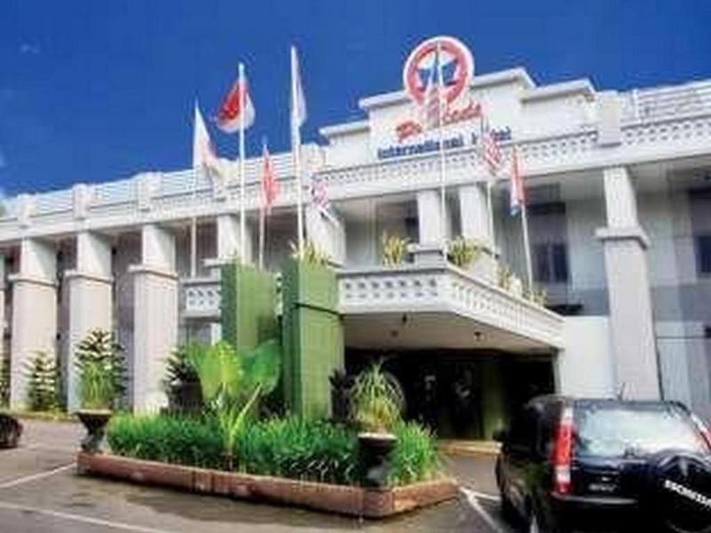 Hotel Pardede International Medan Exterior photo